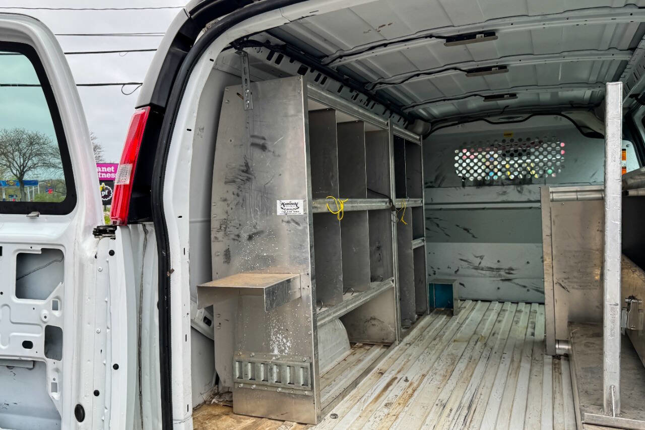 Used 2016 Chevrolet Express 2500 RWD image 14