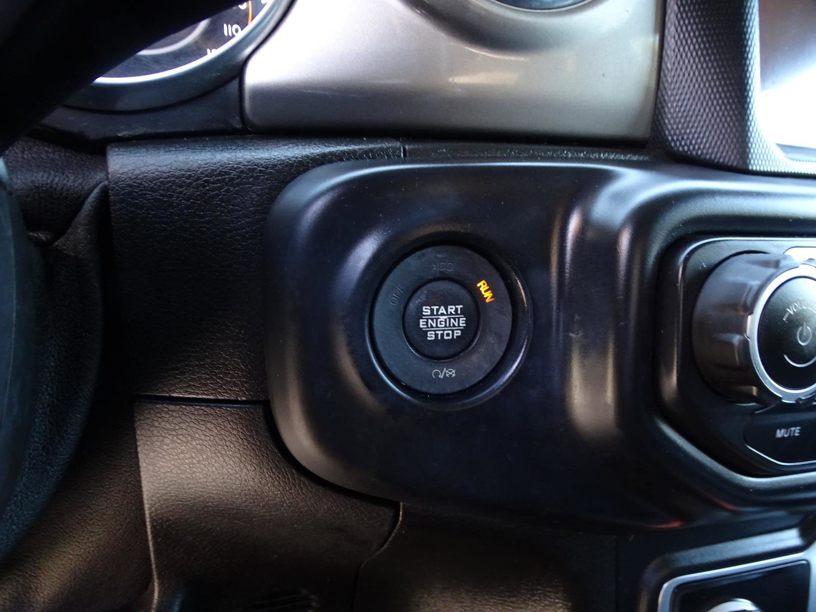 Used 2018 Jeep Wrangler Unlimited Sahara image 27