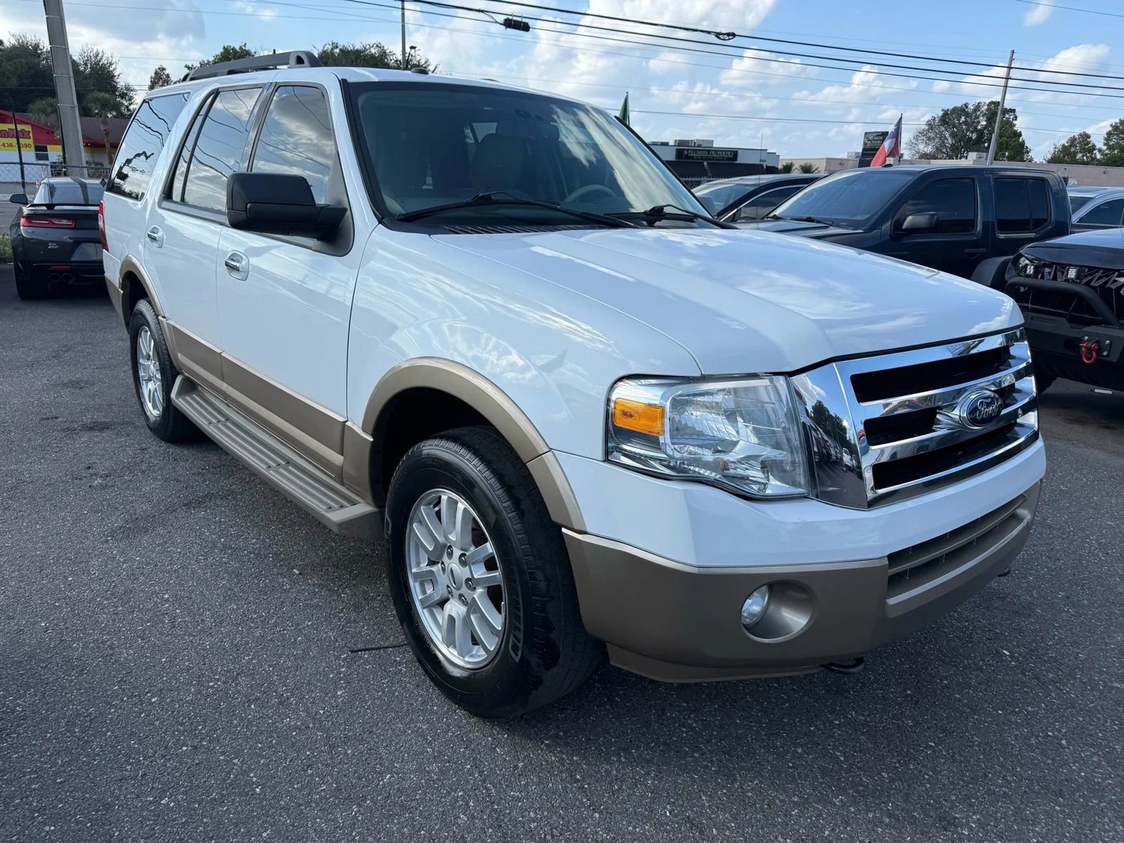 Used 2014 Ford Expedition XLT w/ Equipment Group 202A AWD/4WD image 3