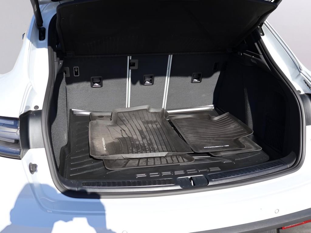 Certified 2024 Porsche Macan image 17