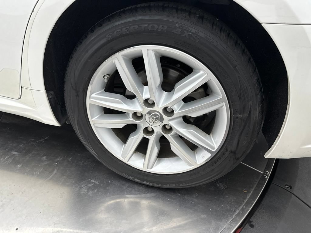 Used 2013 Toyota Avalon XLE FWD image 9