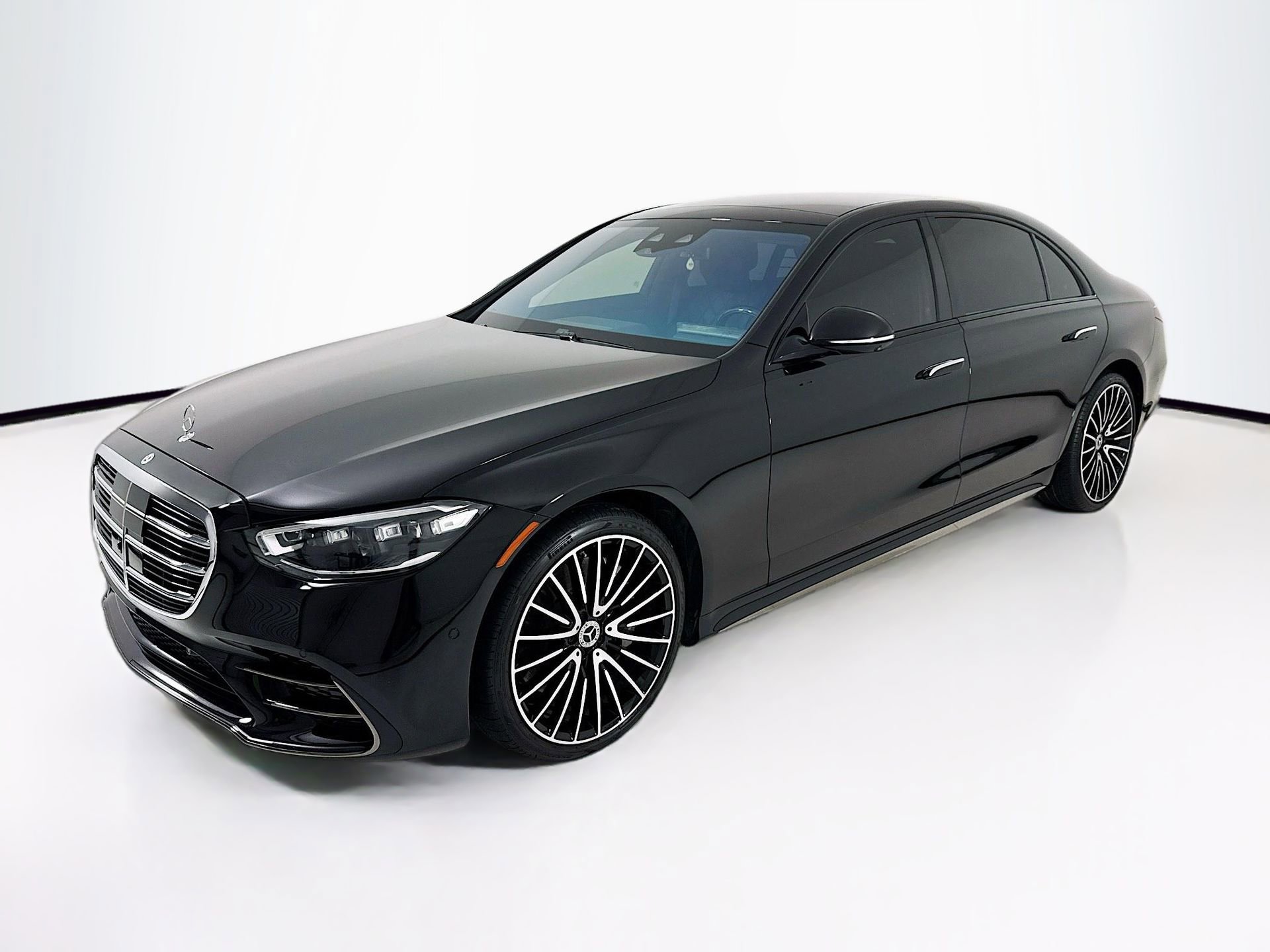 Used 2024 Mercedes-Benz S 580 4MATIC Sedan image 3