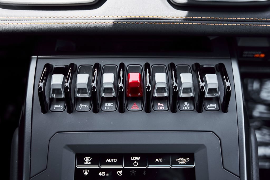 Used 2021 Lamborghini Huracan EVO RWD image 69