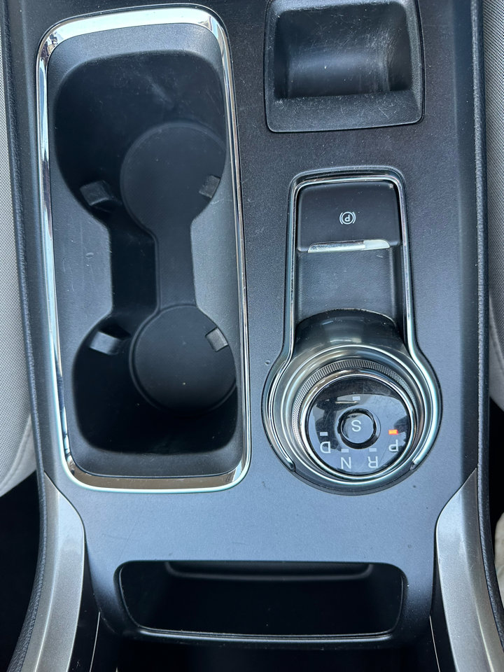 Used 2019 Ford Fusion SE image 16