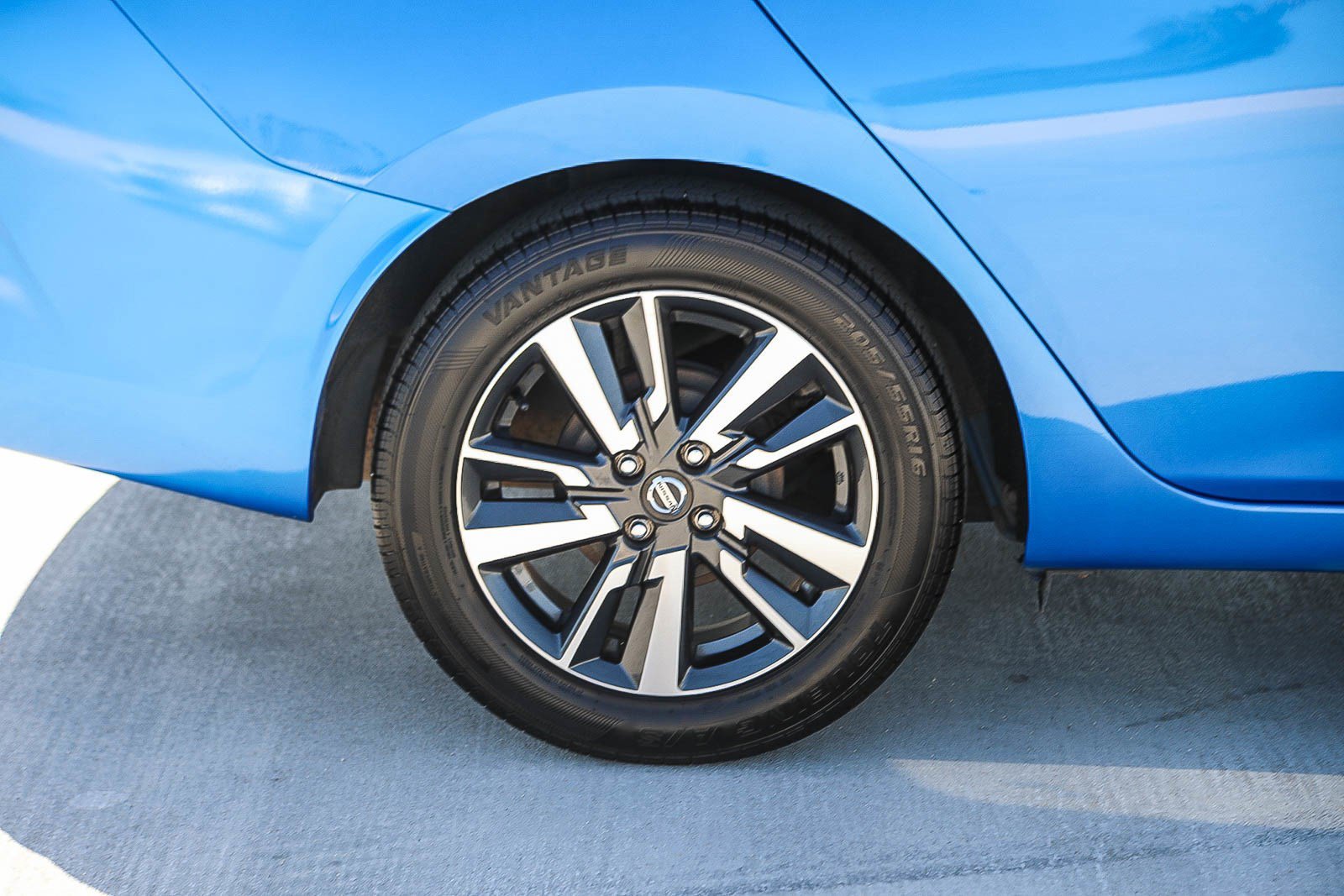 Used 2021 Nissan Versa SV FWD image 11