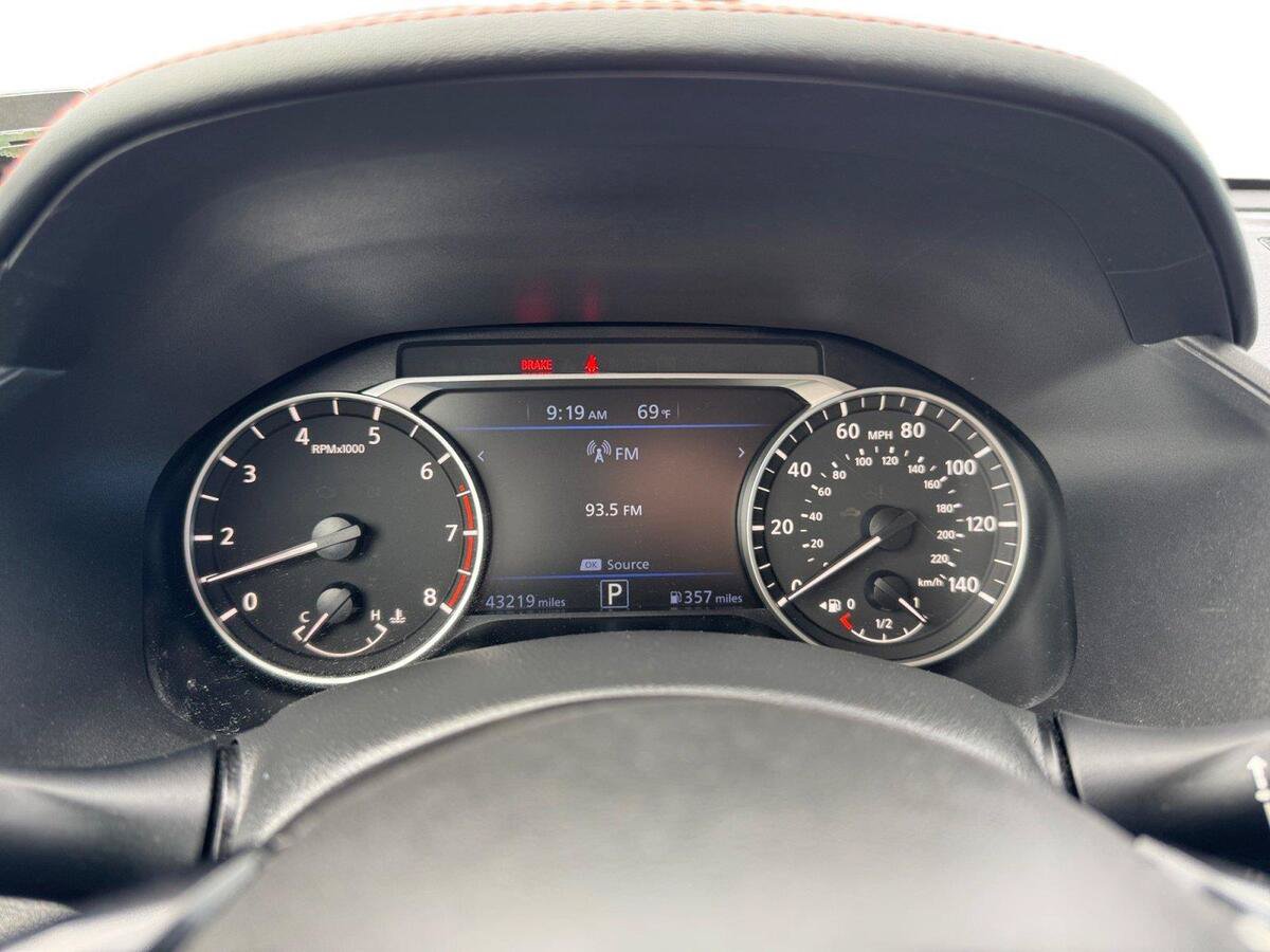 Used 2024 Nissan Altima 2.5 SR FWD image 16