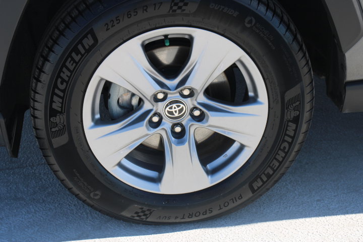 Certified 2022 Toyota RAV4 XLE w/ Convenience Package FWD image 9