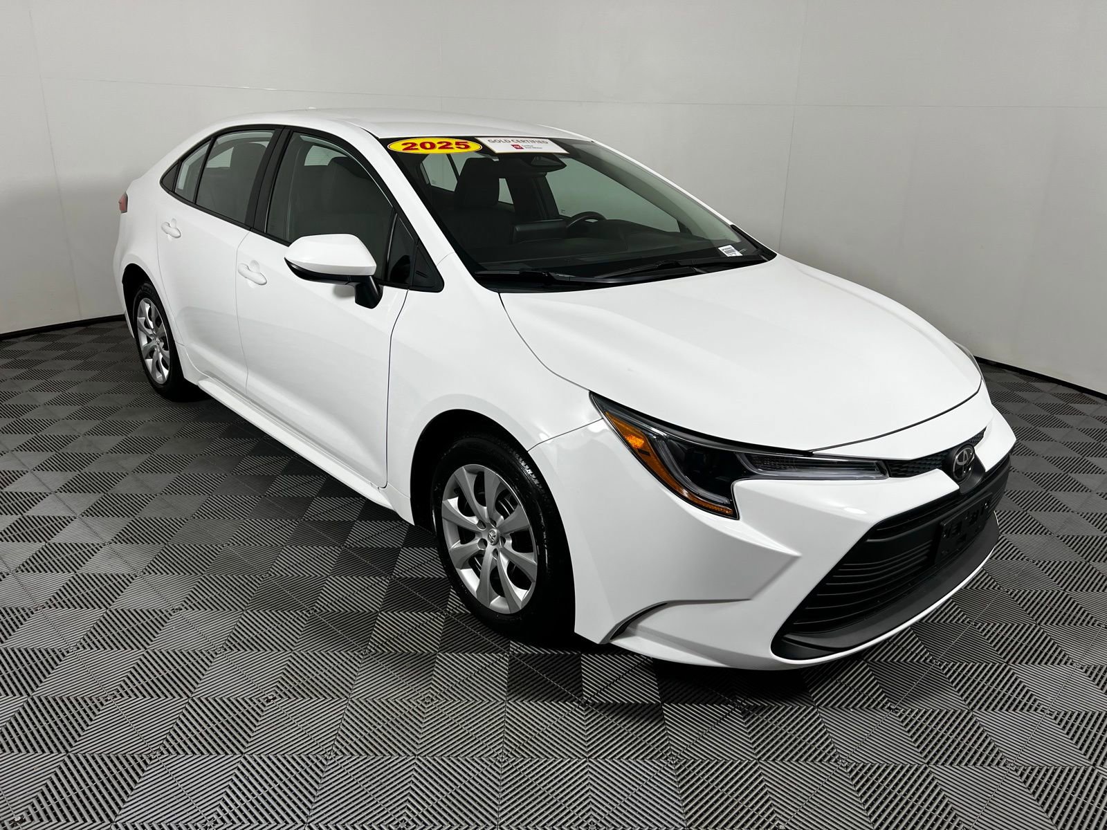 Certified 2025 Toyota Corolla LE image 3