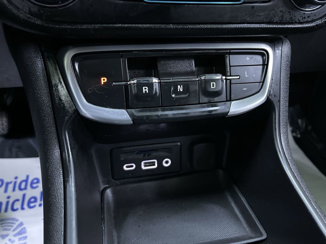 Used 2024 GMC Terrain SLT image 25