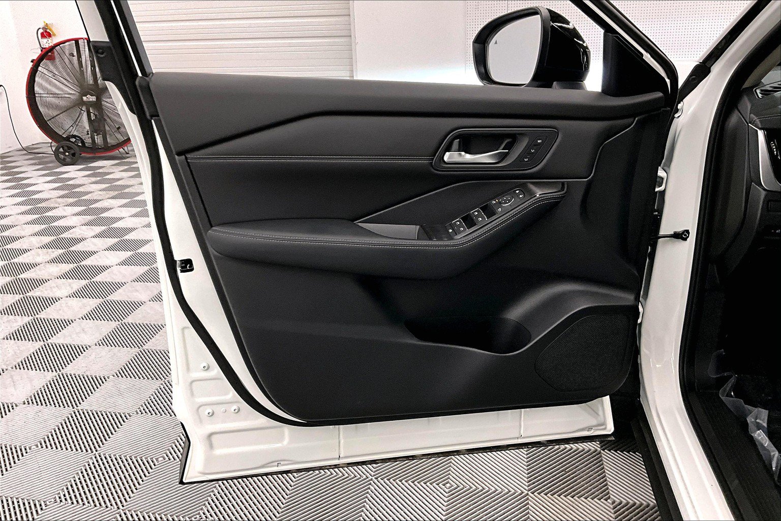 New 2025 Nissan Rogue SL w/ Tech Package AWD/4WD image 59