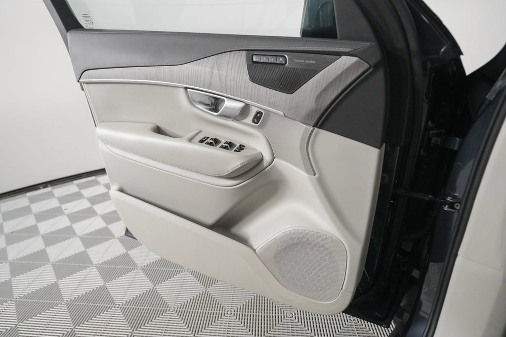 Used 2024 Volvo XC90 B6 Ultimate w/ Protection Package Premier AWD/4WD image 13