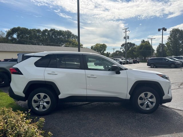 Used 2022 Toyota RAV4 LE image 7