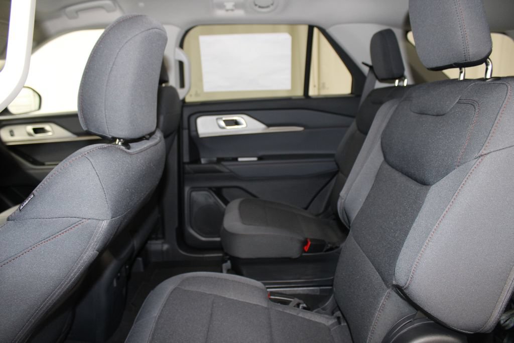 New 2026 Ford Explorer Active RWD image 18