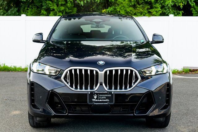 Used 2024 BMW X6 xDrive40i w/ Premium Package image 2