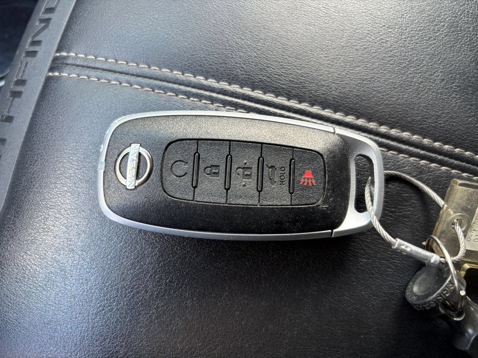 Used 2025 Nissan Pathfinder SV AWD/4WD image 17