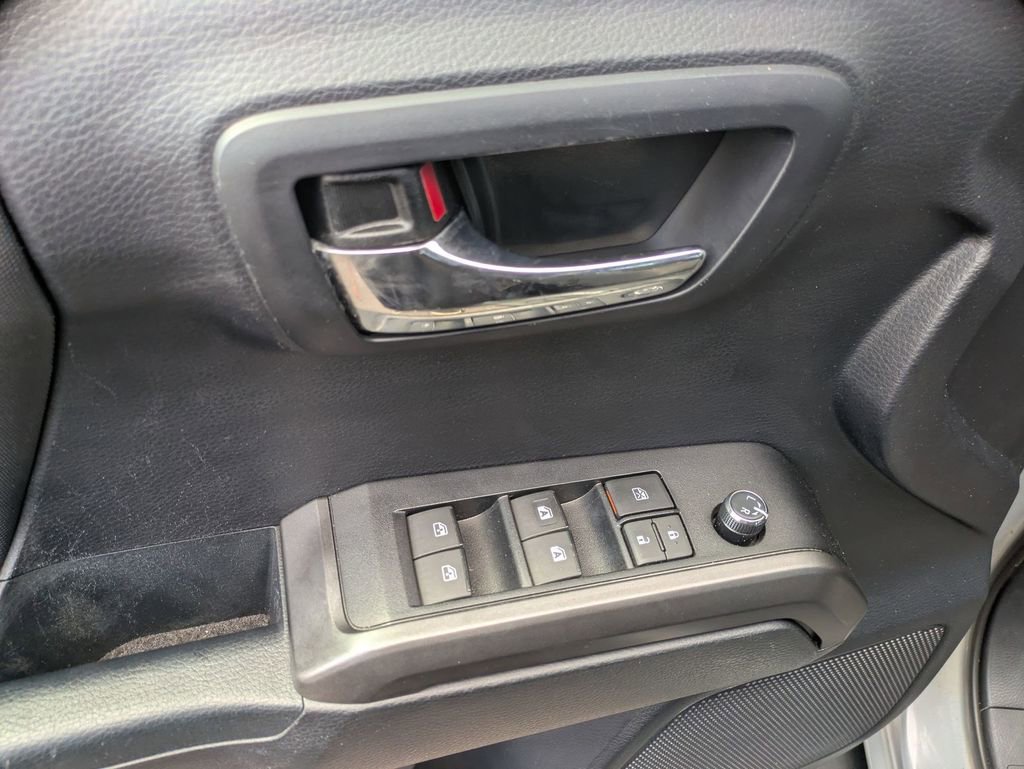 Used 2018 Toyota Tacoma TRD Sport AWD/4WD image 10