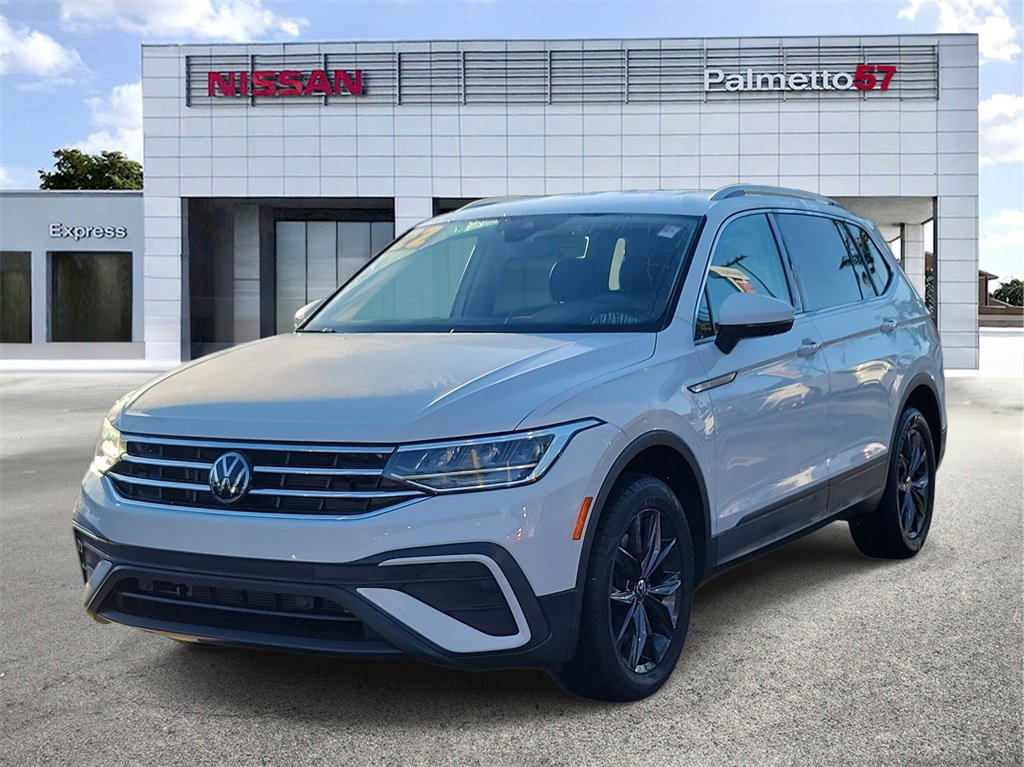 Used 2022 Volkswagen Tiguan SE image 3