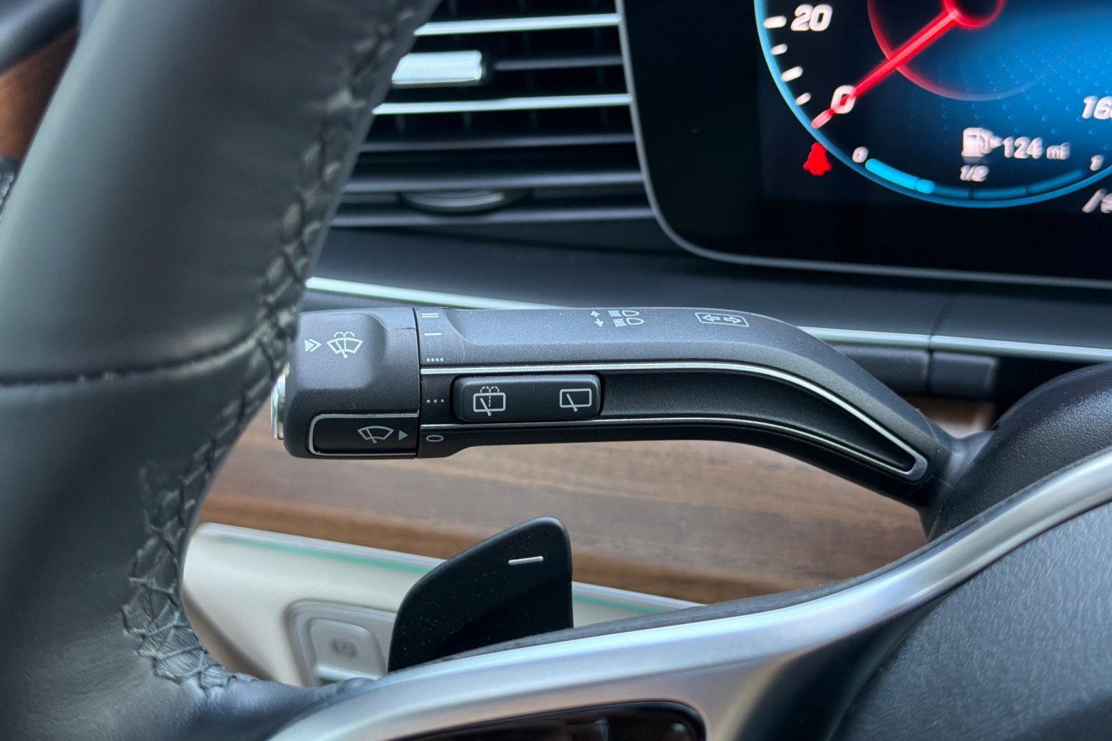 Used 2023 Mercedes-Benz GLE 450 4MATIC image 32