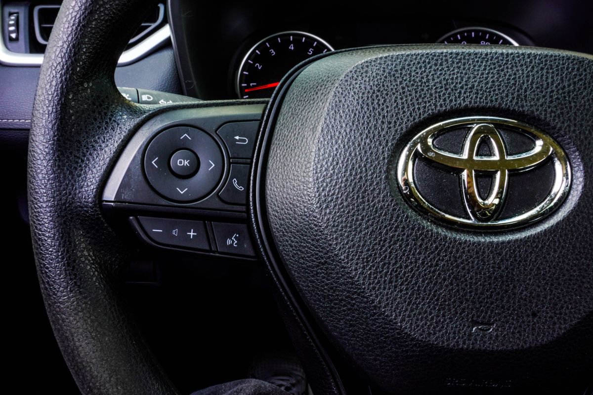 Used 2019 Toyota RAV4 LE FWD image 30