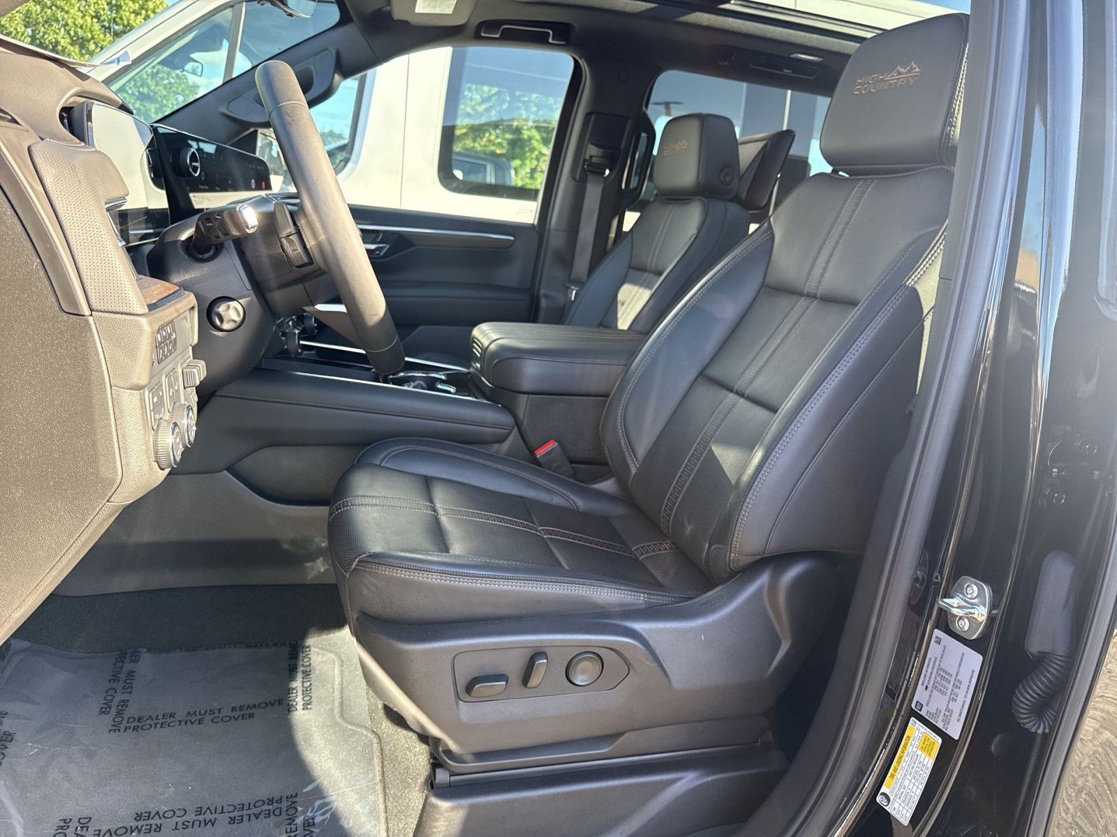 Used 2025 Chevrolet Suburban High Country AWD/4WD image 12
