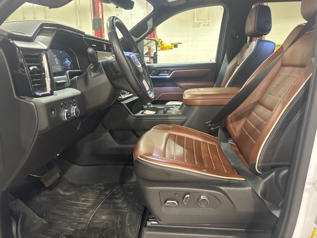 Used 2025 GMC Sierra 2500 Denali Ultimate AWD/4WD image 6