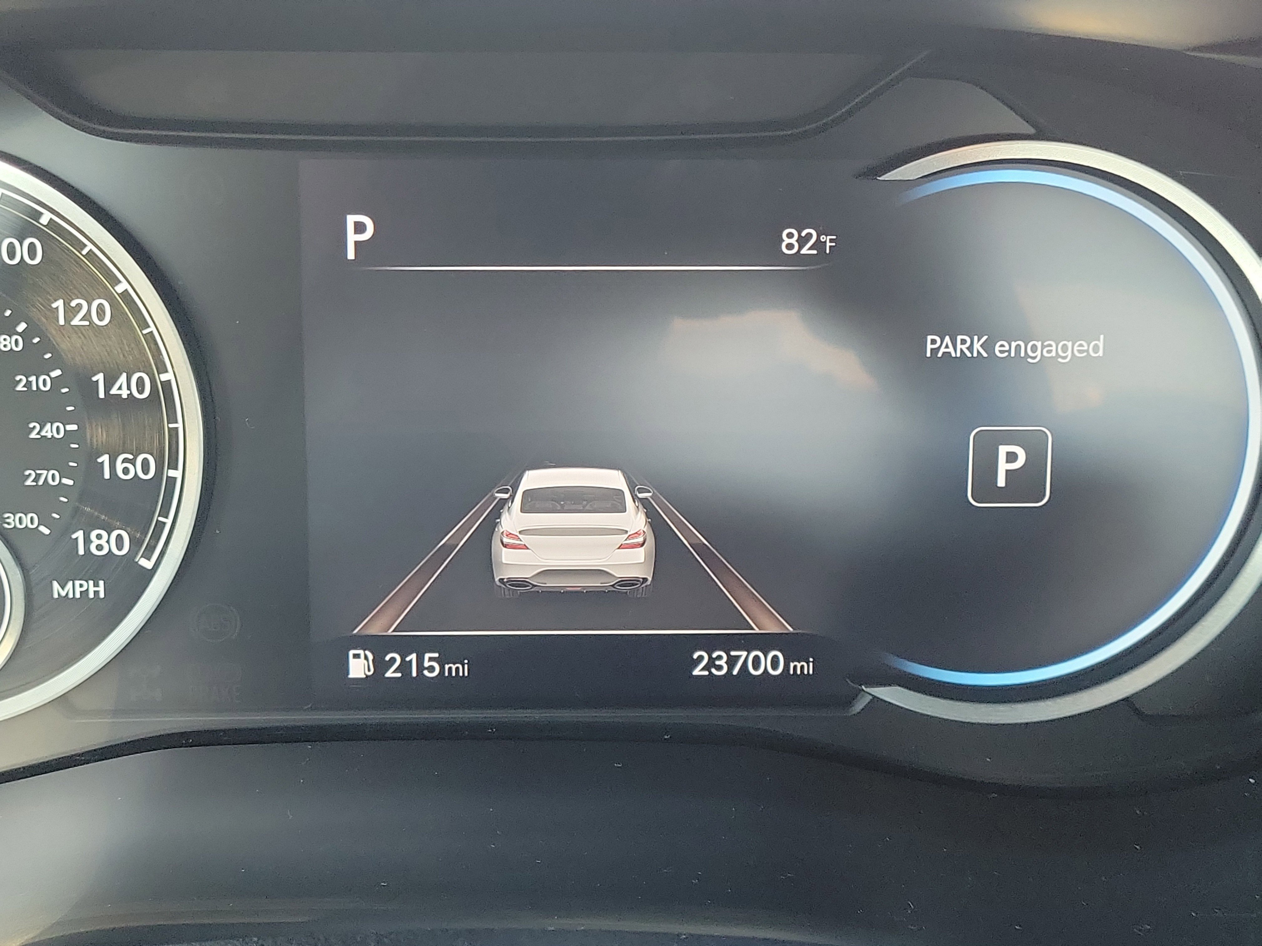 Used 2023 Genesis G70 2.0T image 32