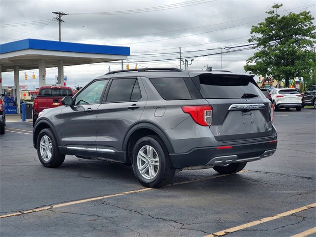 Used 2023 Ford Explorer XLT w/ Equipment Group 202A image 3
