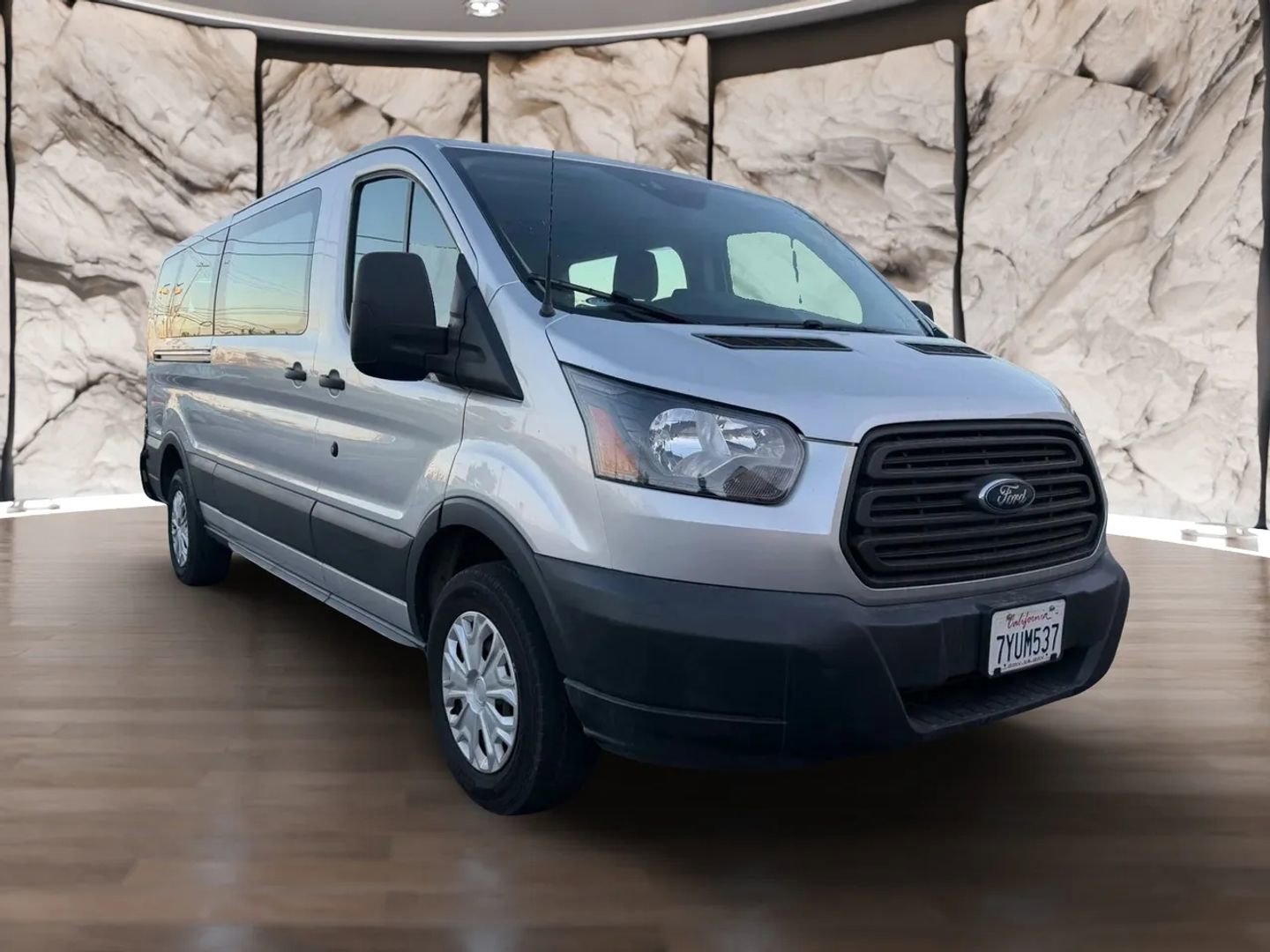 Used 2017 Ford Transit 350 XL image 3