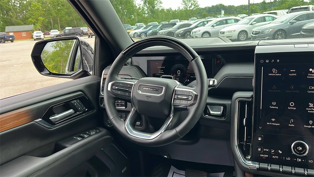 Used 2025 GMC Yukon Denali image 13