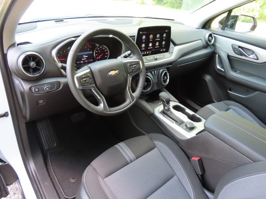 New 2026 Chevrolet Blazer LT w/ Convenience Package AWD/4WD image 18