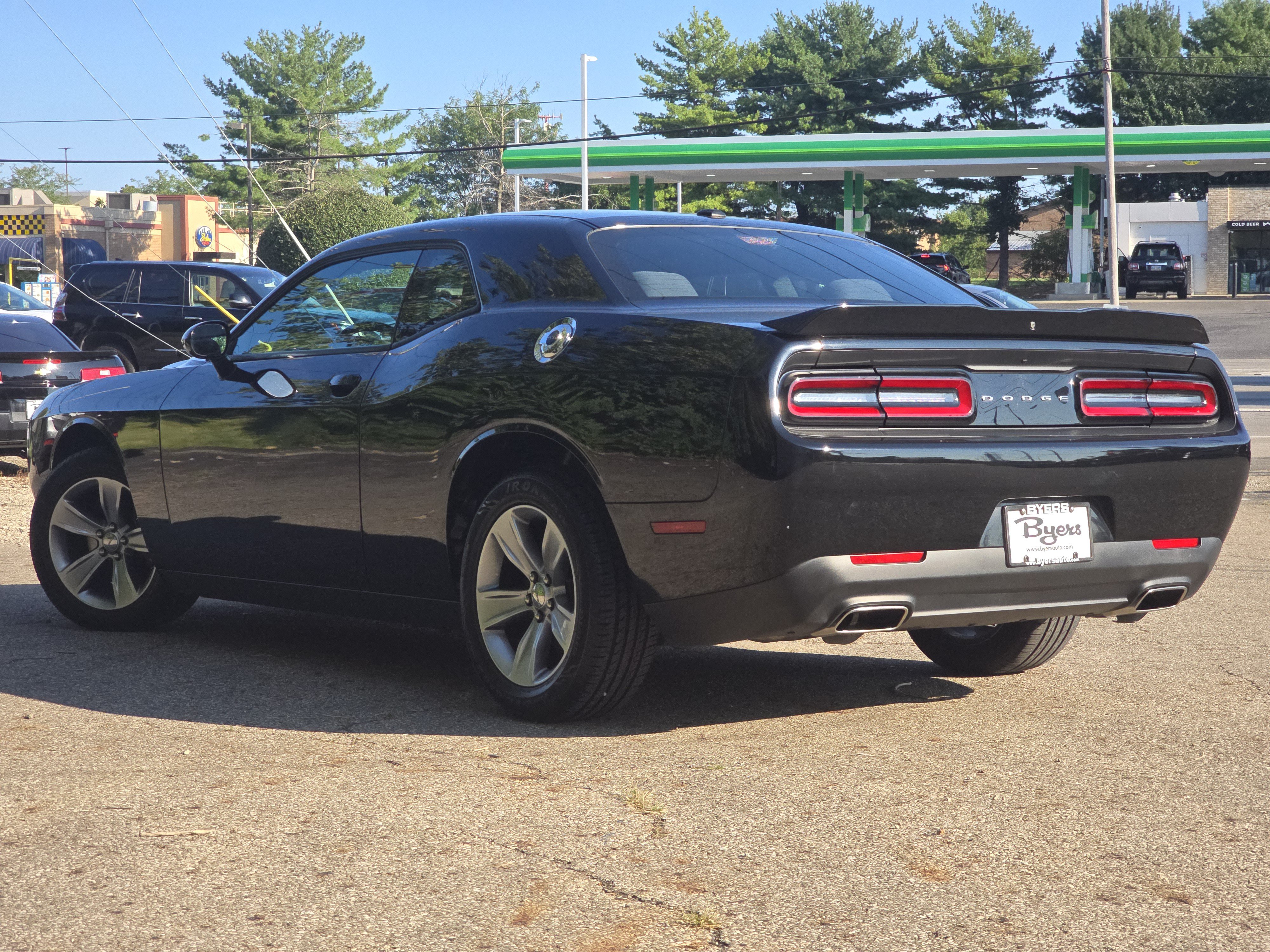 Used 2019 Dodge Challenger SXT RWD image 5