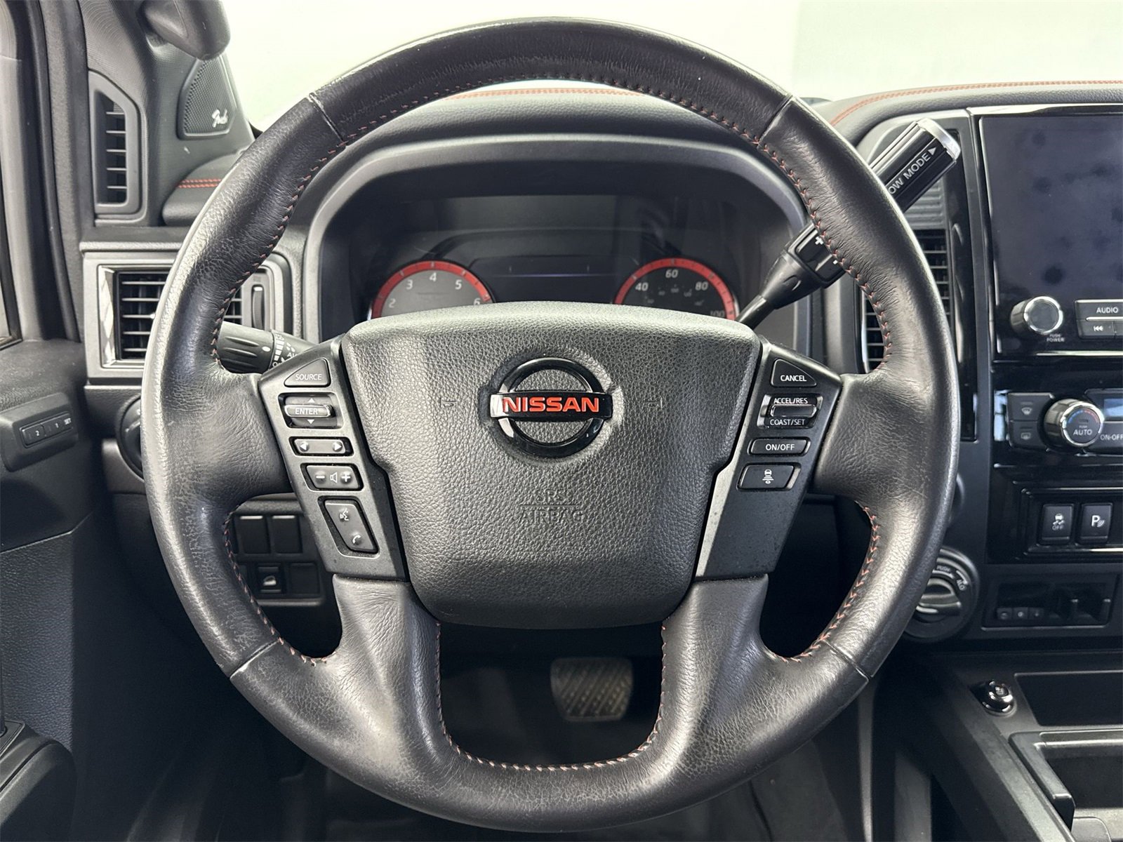 Used 2020 Nissan Titan PRO-4X w/ Pro-4x Convenience Package image 20