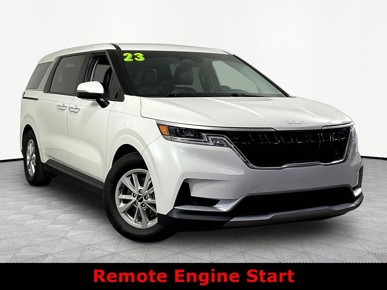 Used 2023 Kia Carnival LX FWD image 3