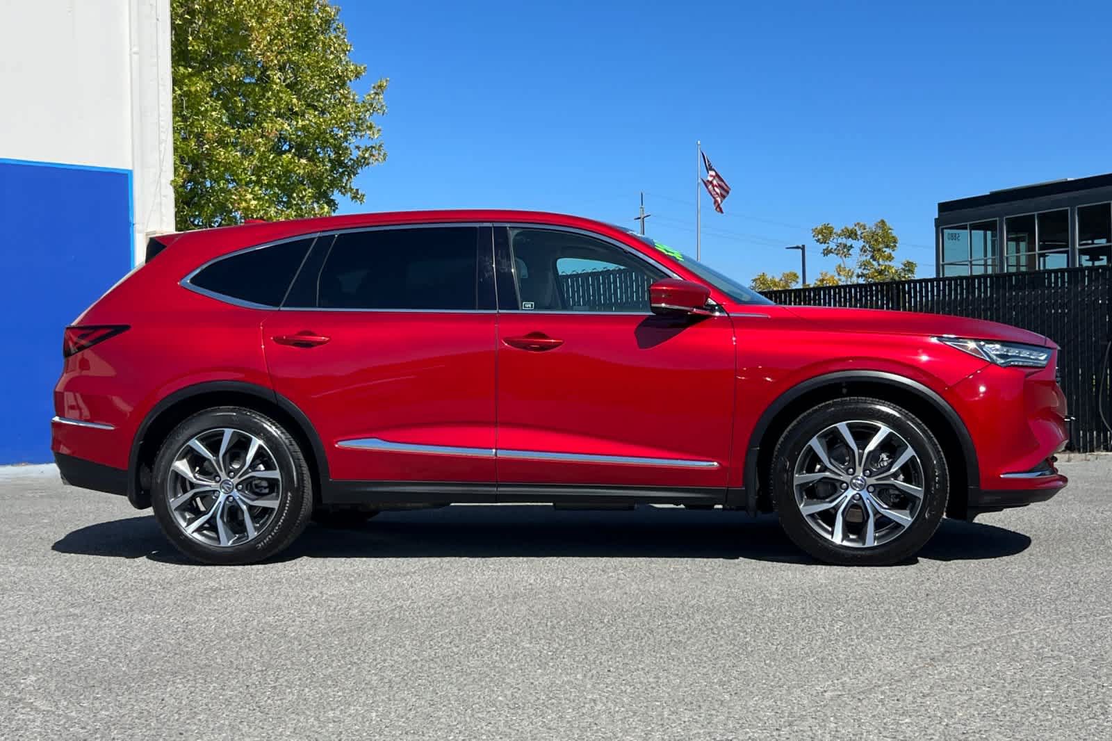 Certified 2022 Acura MDX w/ Technology Package FWD image 2