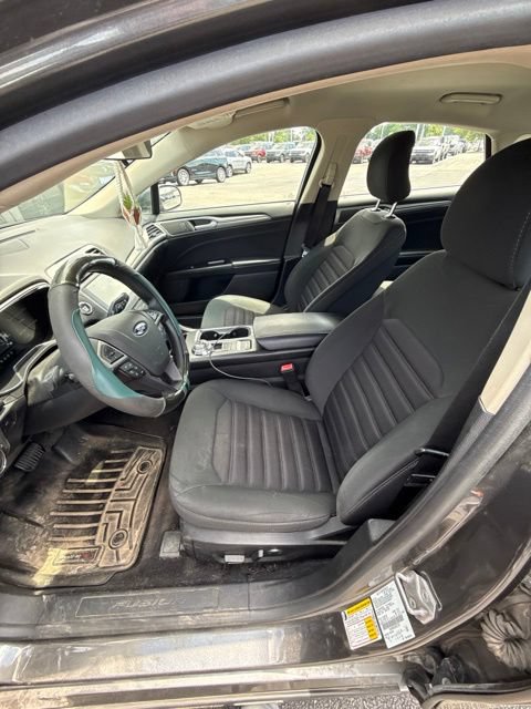 Used 2017 Ford Fusion SE w/ Fusion SE Technology Package FWD image 19