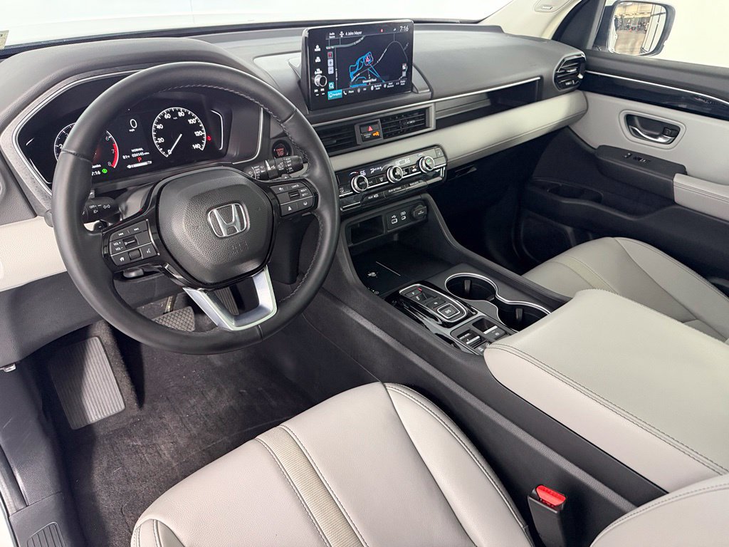 Used 2023 Honda Pilot Touring image 12