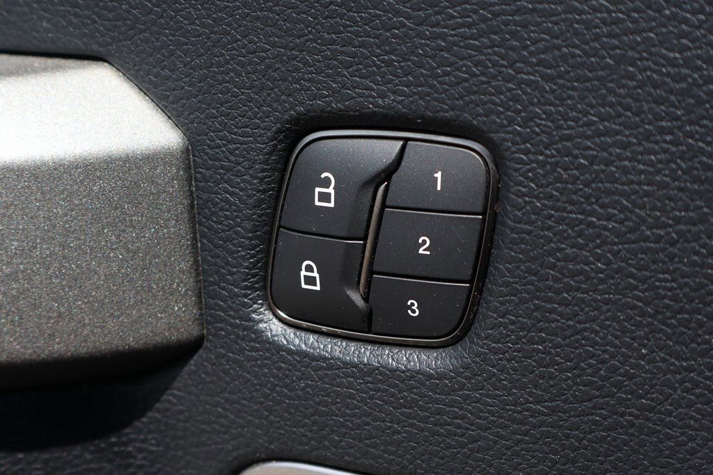 Used 2020 Ford F150 Raptor w/ Equipment Group 802A Luxury image 17