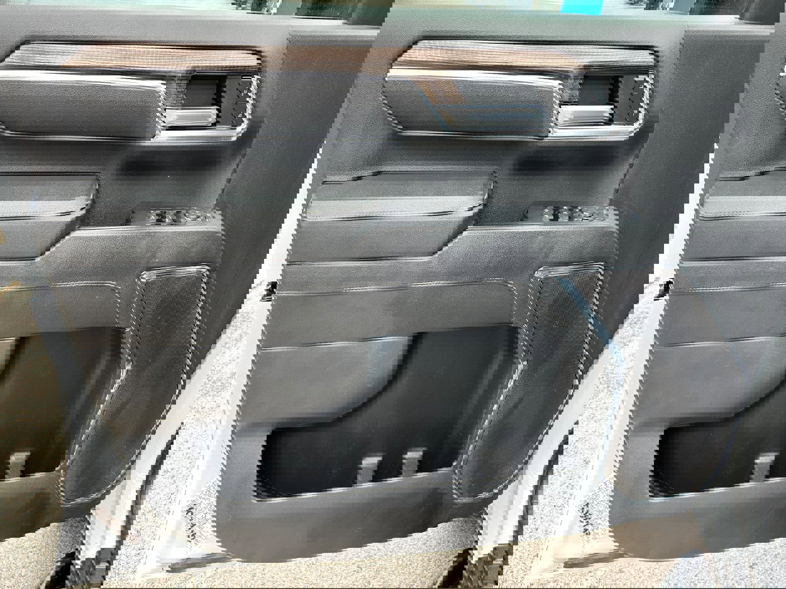 Used 2024 Chevrolet Silverado 2500 LT w/ Convenience Package image 8