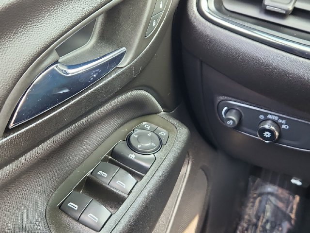Used 2023 Chevrolet Equinox RS FWD image 37