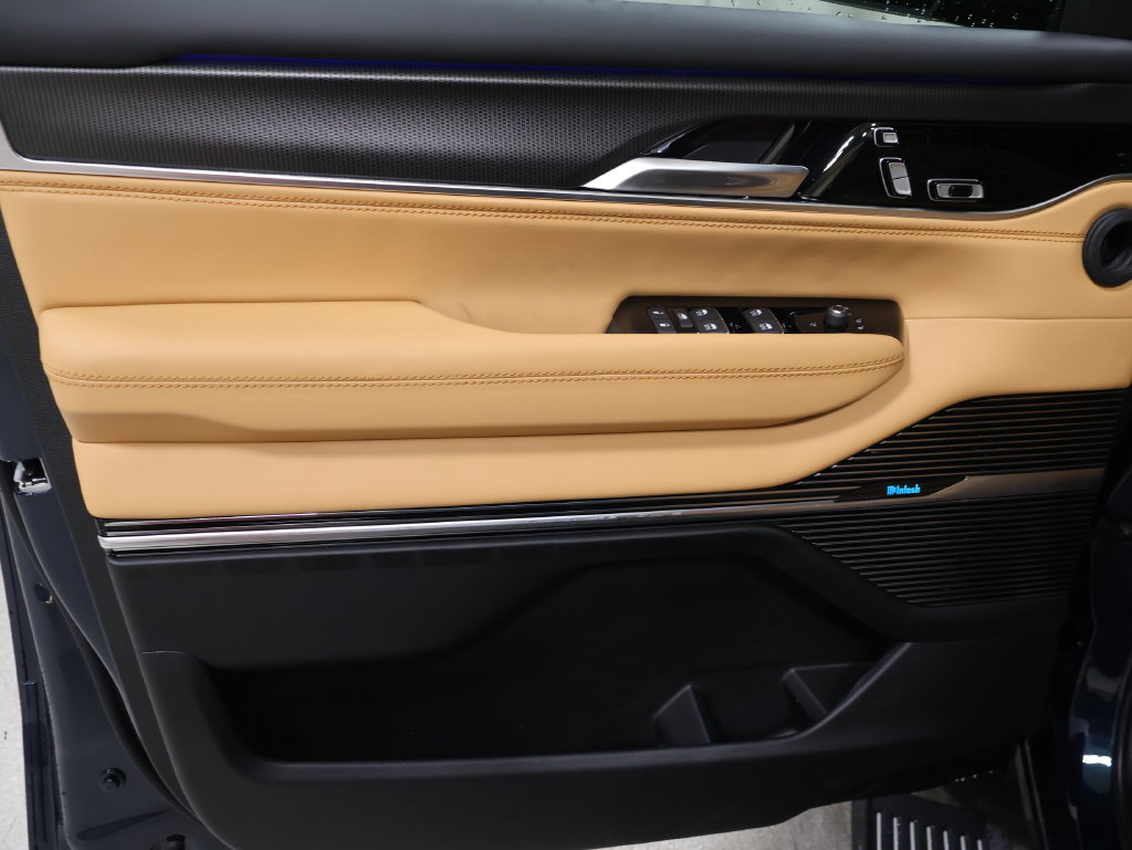New 2026 Jeep Grand Wagoneer Summit AWD/4WD image 10