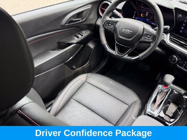 Used 2025 Chevrolet Trax RS w/ Driver Confidence Package FWD image 2