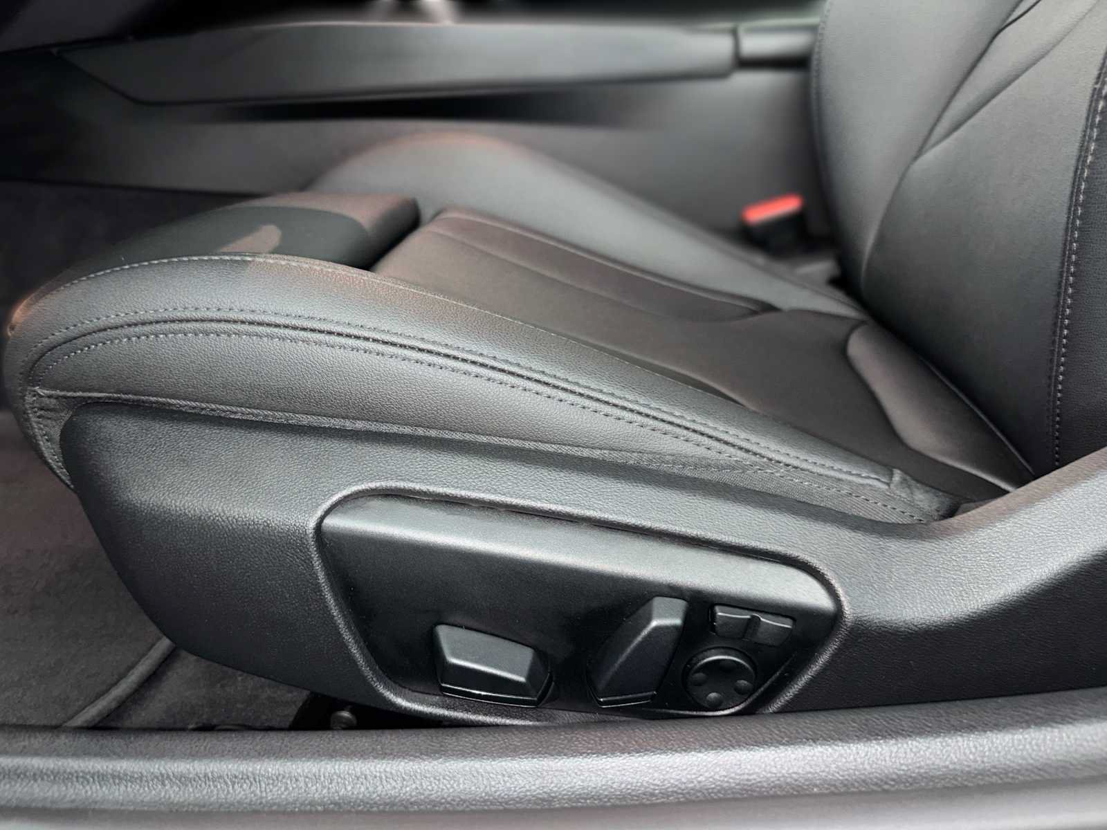 Used 2023 BMW Z4 M40i w/ Driving Assistance Package RWD image 14