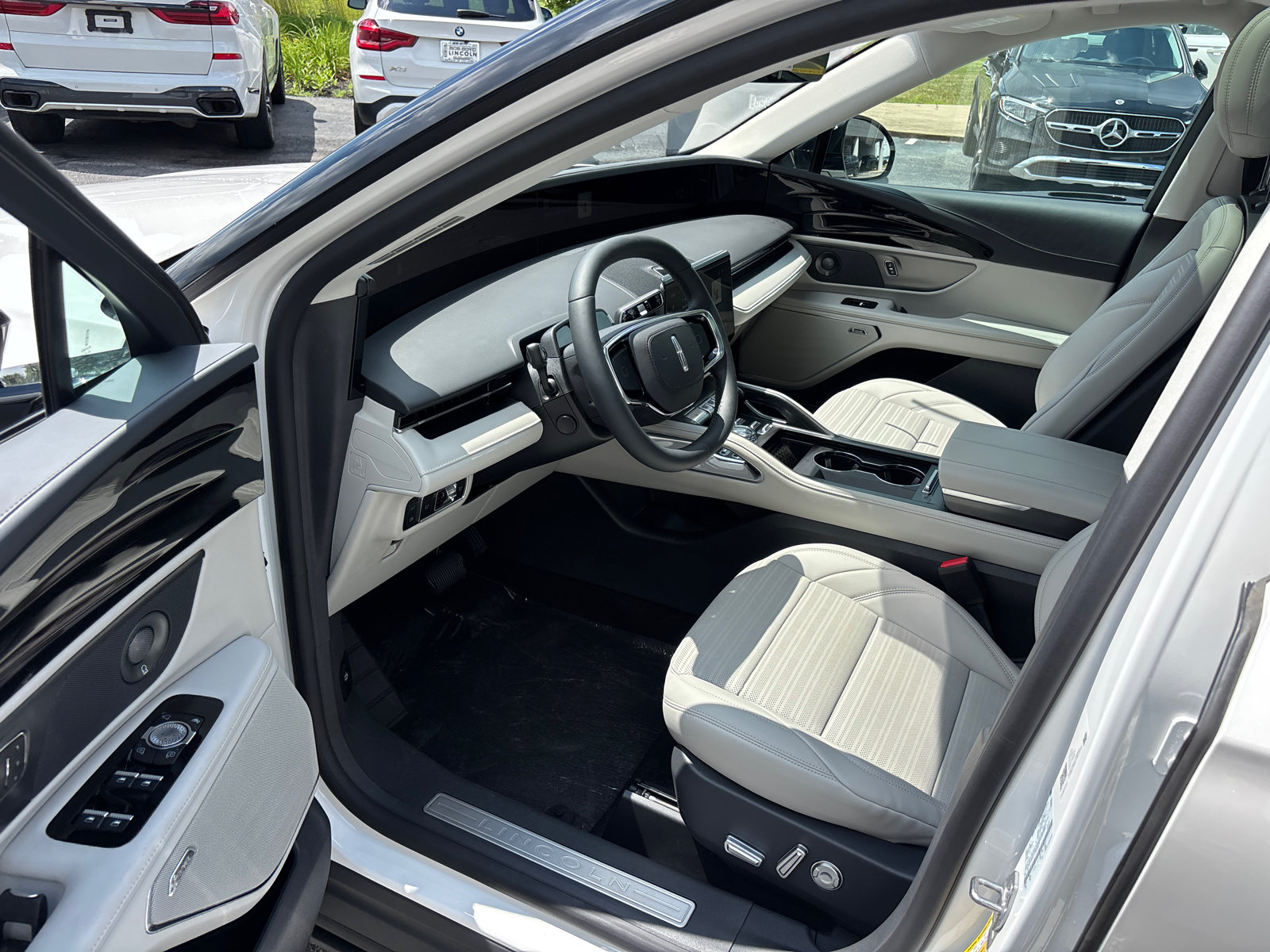 New 2026 Lincoln Nautilus Reserve w/ Jet Appearance Package AWD/4WD image 25