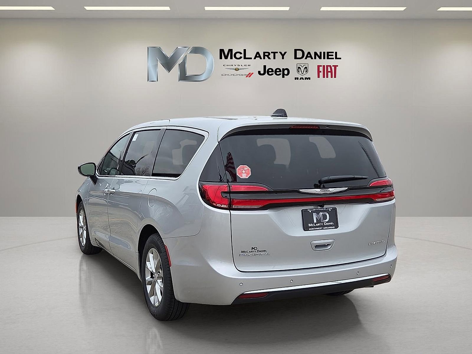 New 2026 Chrysler Pacifica Limited w/ Uconnect Theater Family Group image 4