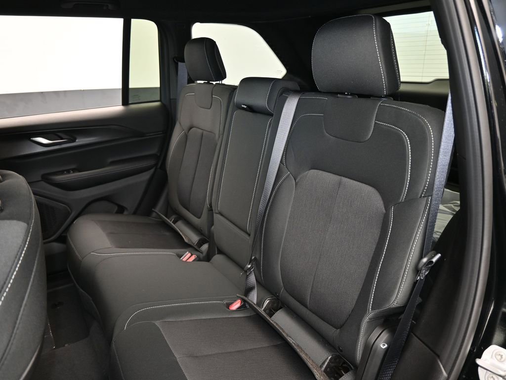 Used 2025 Jeep Grand Cherokee Laredo image 29