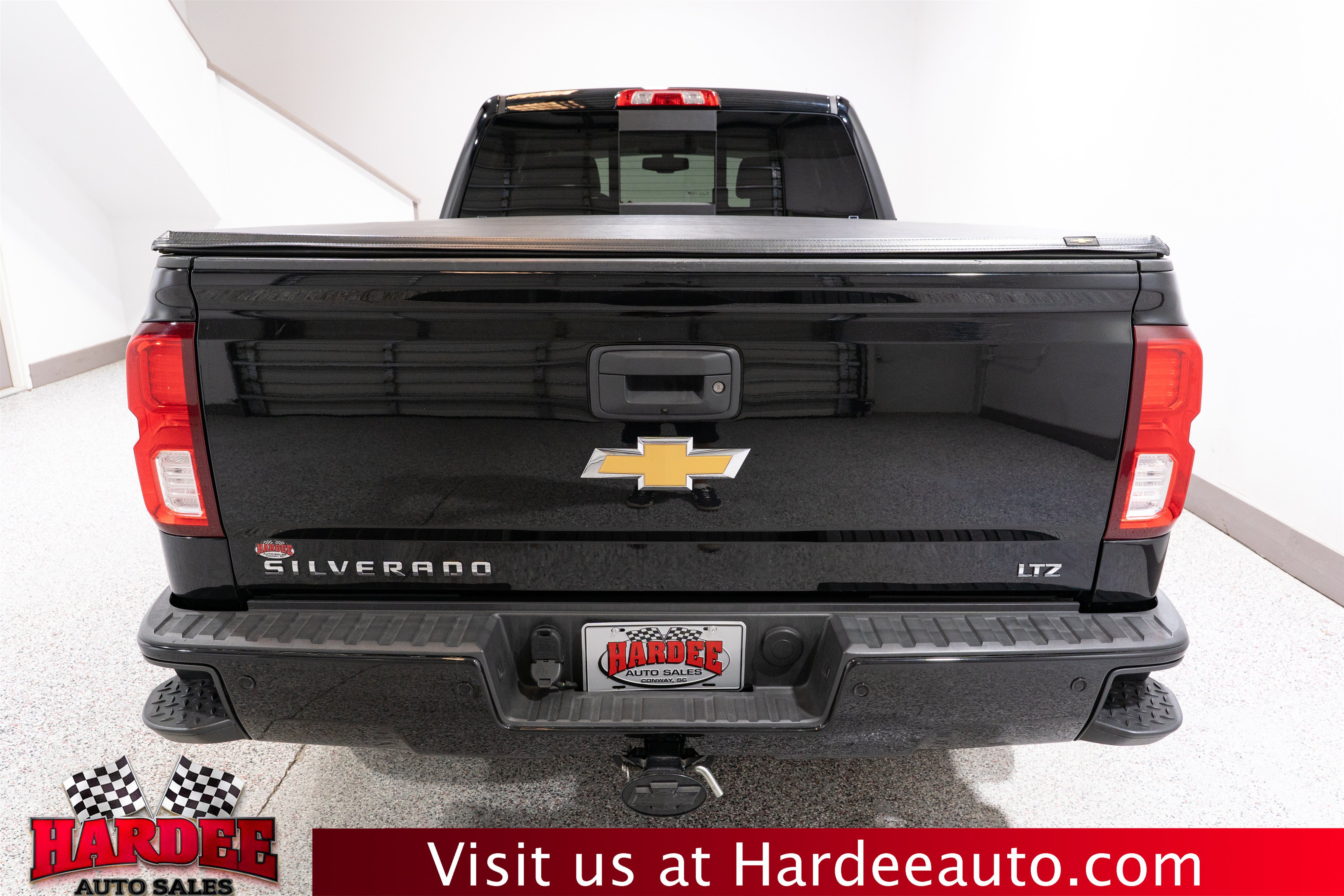 Used 2017 Chevrolet Silverado 1500 LTZ Z71 w/ LTZ Plus Package AWD/4WD image 4