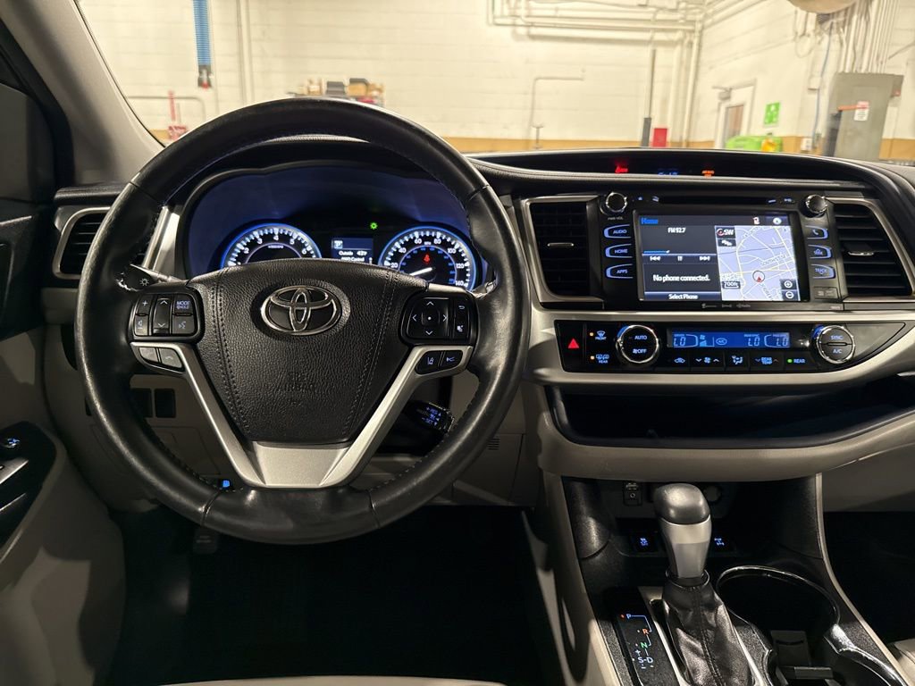 Used 2017 Toyota Highlander XLE image 14