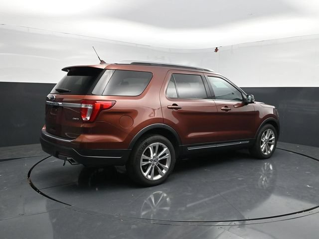 Used 2018 Ford Explorer XLT w/ Equipment Group 202A AWD/4WD image 9