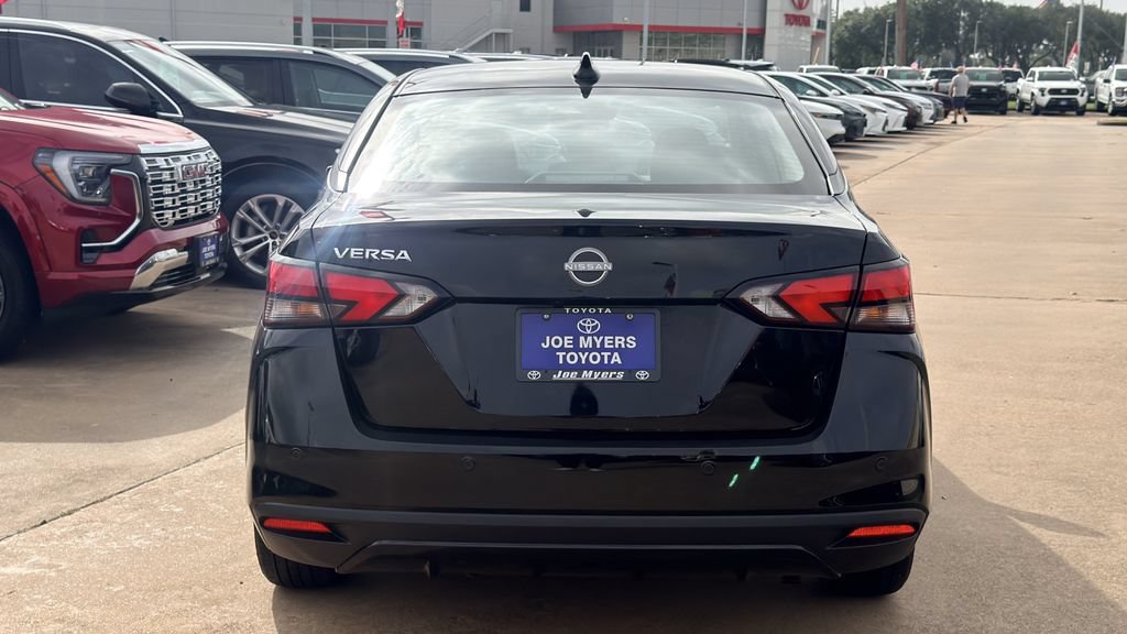 Used 2025 Nissan Versa SV FWD image 8
