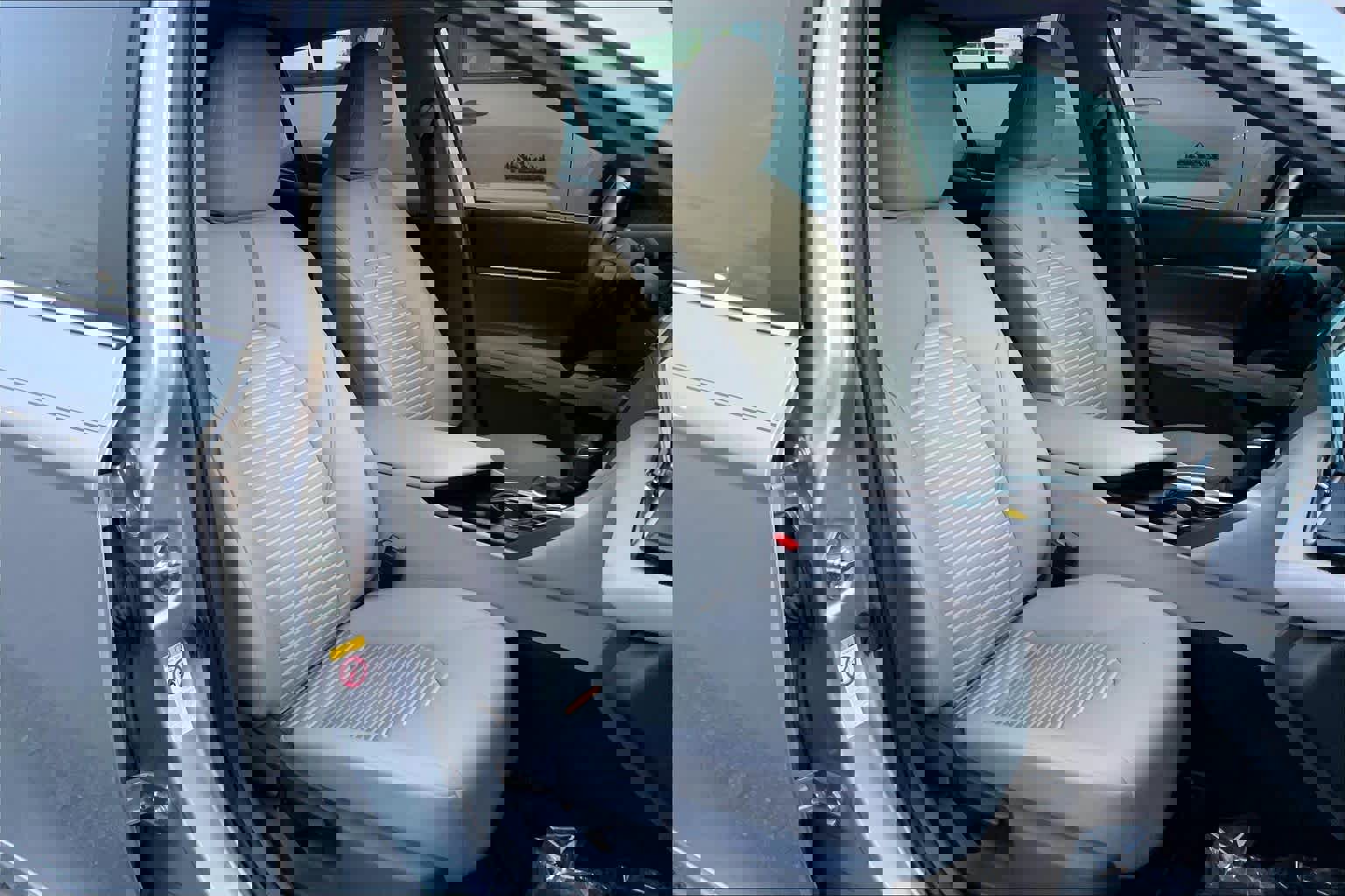 Used 2019 Toyota Camry SE w/ Audio Package FWD image 9